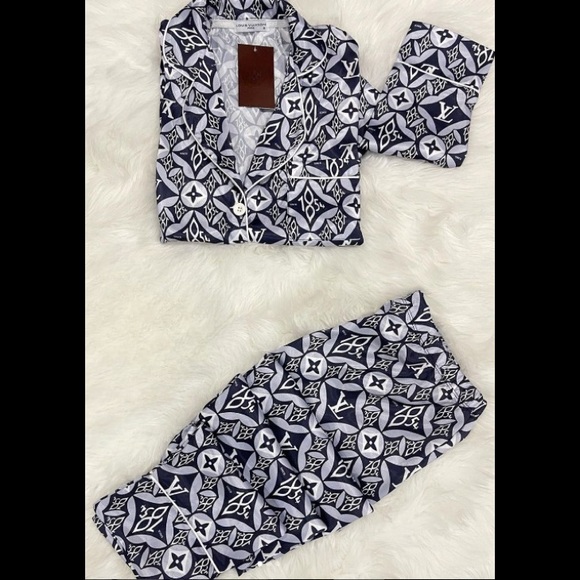 Satin pajamas set - Picture 1 of 1